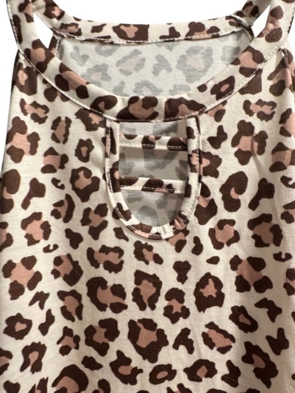 NWOT Lightweight Animal Print Halter Keyhole Tee PTP 21 - Picture 10 of 11